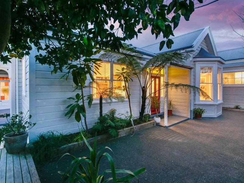 13 Colenso Avenue, Hospital Hill, Napier - Carousel 1