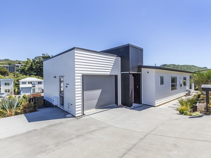 35 Flotilla Place, Whitby, Porirua - Carousel 1