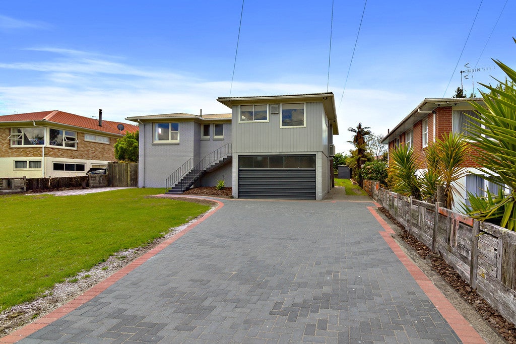 11 Carlton Street, Glenholme, Rotorua - Carousel 1