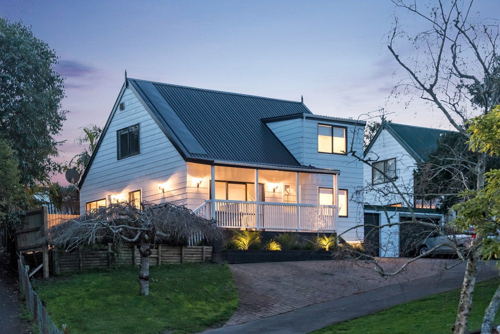 1/11 Yarra Place, Botany Downs, Auckland - Carousel 1