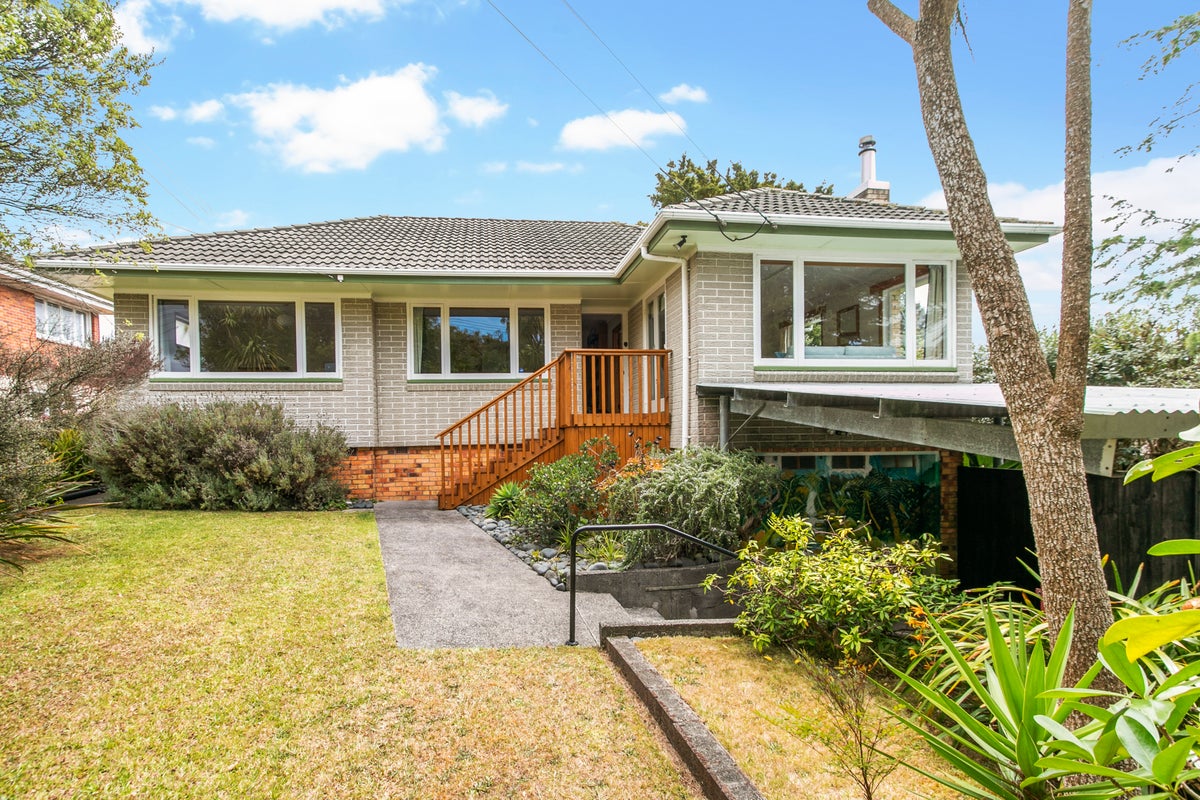 32 Woodward Avenue, Mangere Bridge, Auckland - Carousel 2