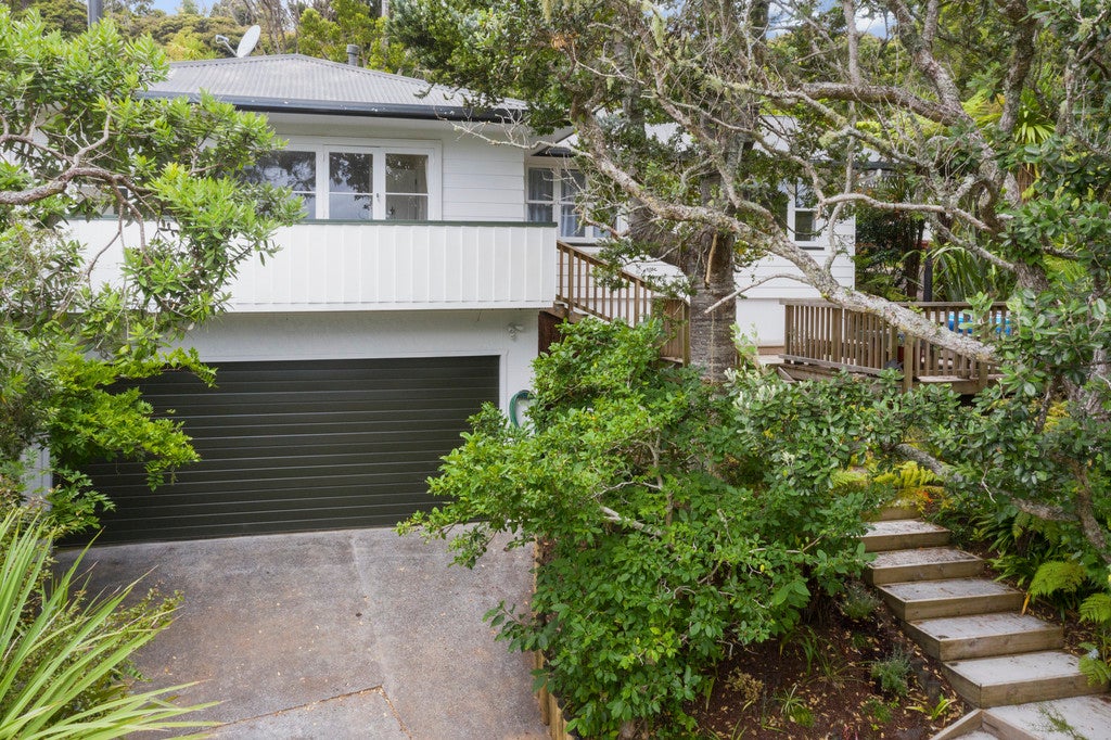 63 Woodfern Crescent, Titirangi, Auckland - Carousel 1