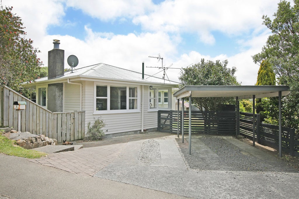 5 Warren Street, Paparangi, Wellington - Carousel 2