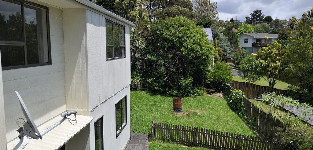 11 Theban Place, Totara Vale, Auckland - Carousel 1