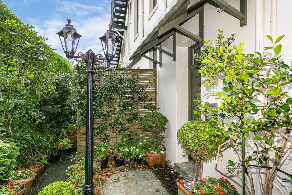 16A Hadfield Terrace, Kelburn, Wellington - Carousel 2