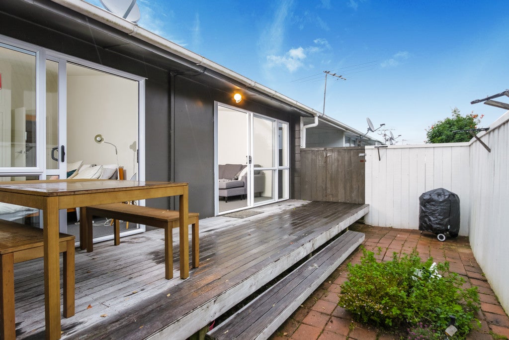 1/65 Mariri Road, Onehunga, Auckland - Carousel 1