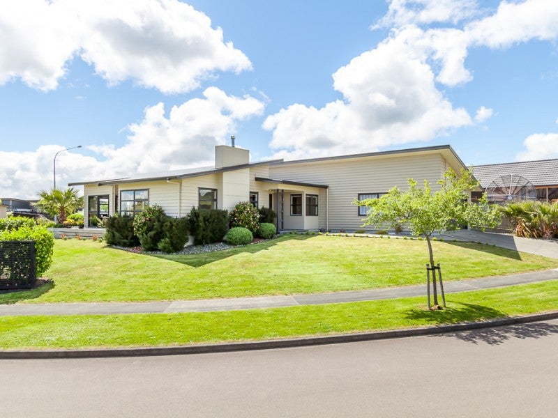 1 Varsity Heights, Fitzherbert, Palmerston North - Carousel 2