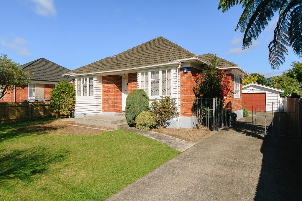 12 Charleston Avenue, Boulcott, Lower Hutt - Carousel 2