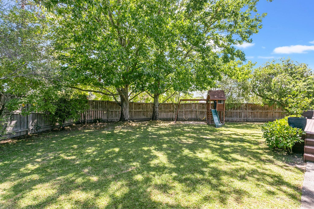 15 Kaurilands Road, Titirangi, Auckland - Carousel 2