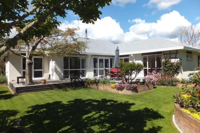 6 Manu Grove, Waikanae - Carousel 1