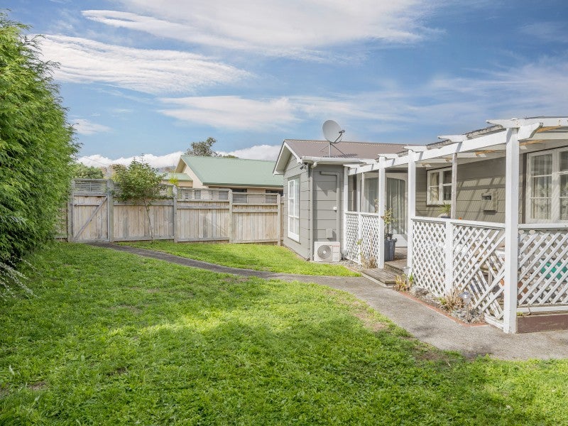 8 Ruru Road, Otaihanga, Paraparaumu - Carousel 1