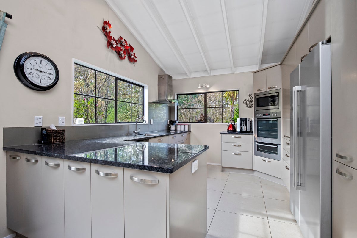 11 Gilmore Road, Waiuku - Carousel 1