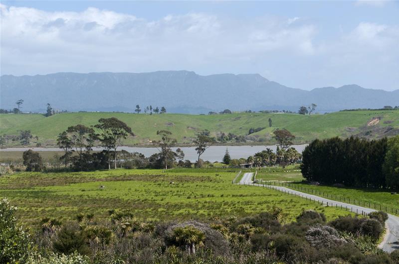 15 PAHOIA BEACH RD, Whakamarama, MATAKANA ISLAND - Carousel 1