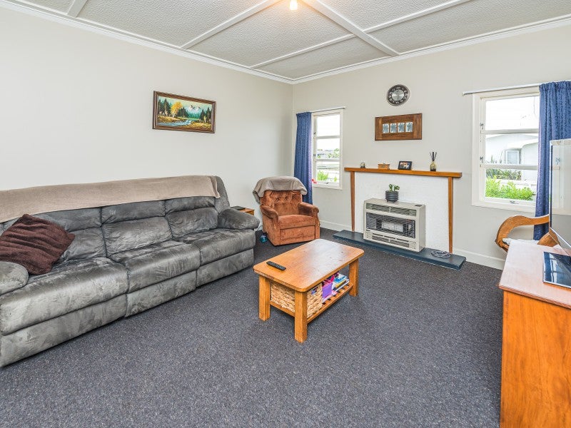 35 Surrey Road, Springvale, Whanganui - Carousel 2