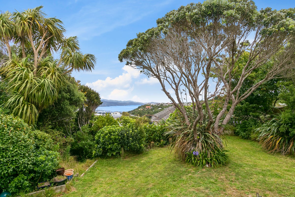 204 Miromiro Road, Normandale, Lower Hutt - Carousel 19