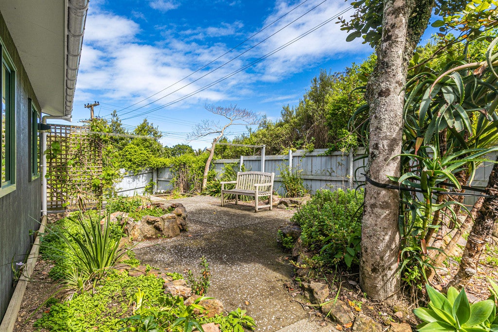 99 Queens Drive, Oneroa, Waiheke Island - Carousel 18