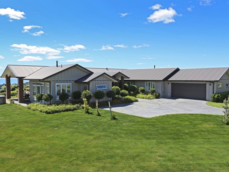 140 Eskridge Drive, Eskdale, Napier - Carousel 1
