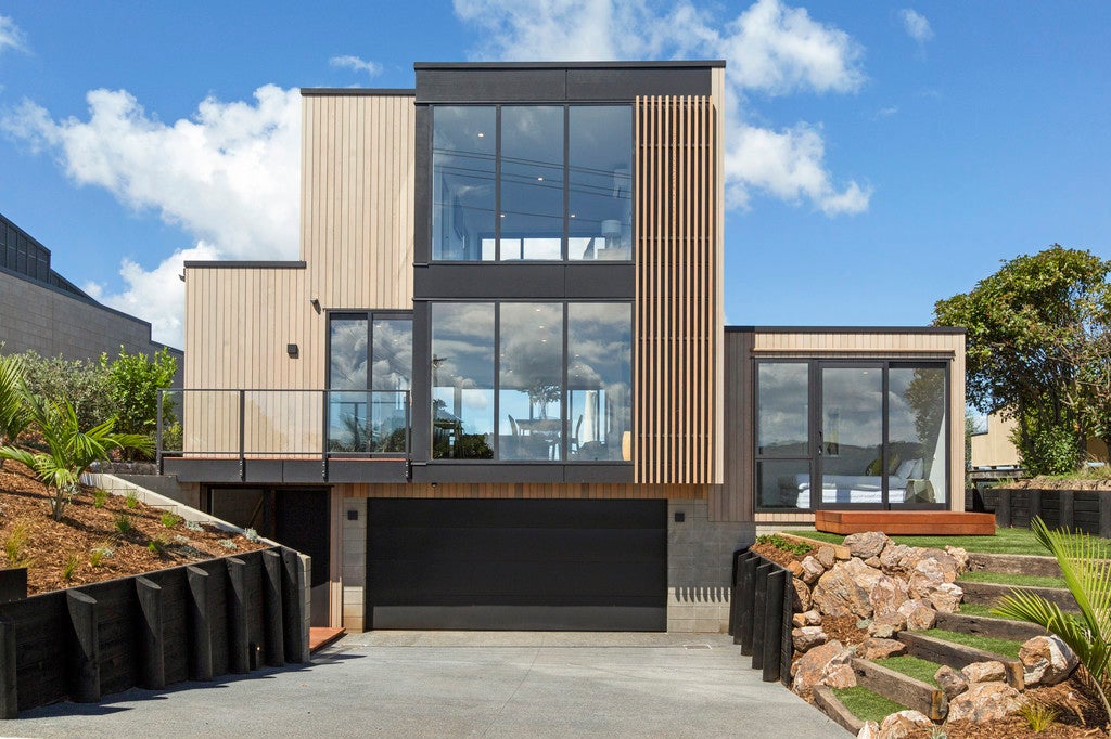 39 Burrell Road, Oneroa, Waiheke Island - Carousel 1