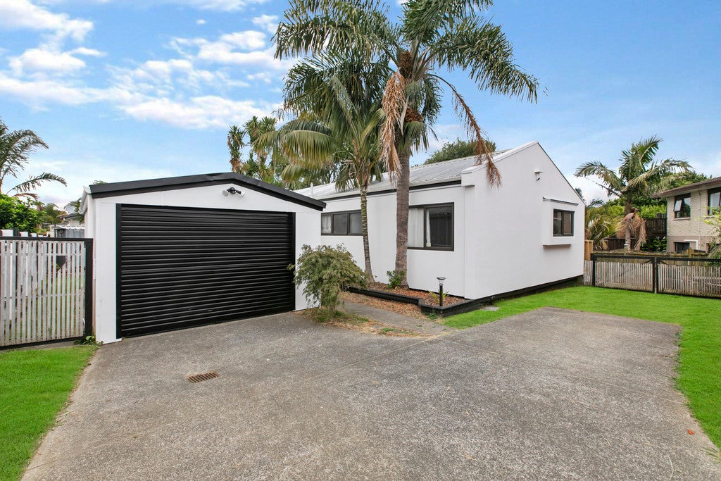 150 Carnoustie Drive, Wattle Downs, Auckland - Carousel 1