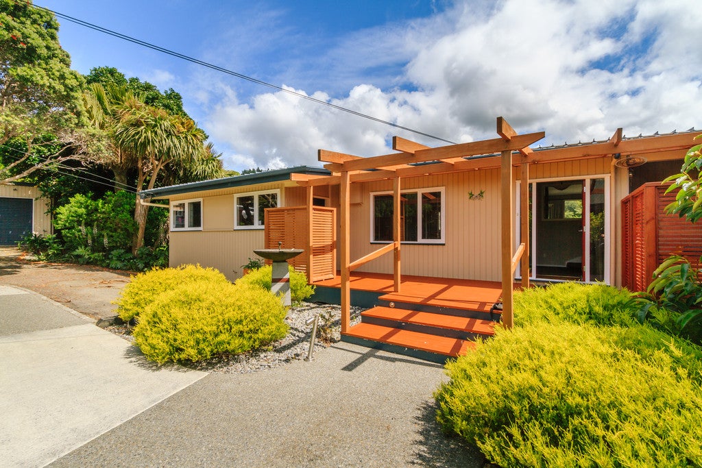 64 Pomare Road, Tirohanga, Lower Hutt - Carousel 1