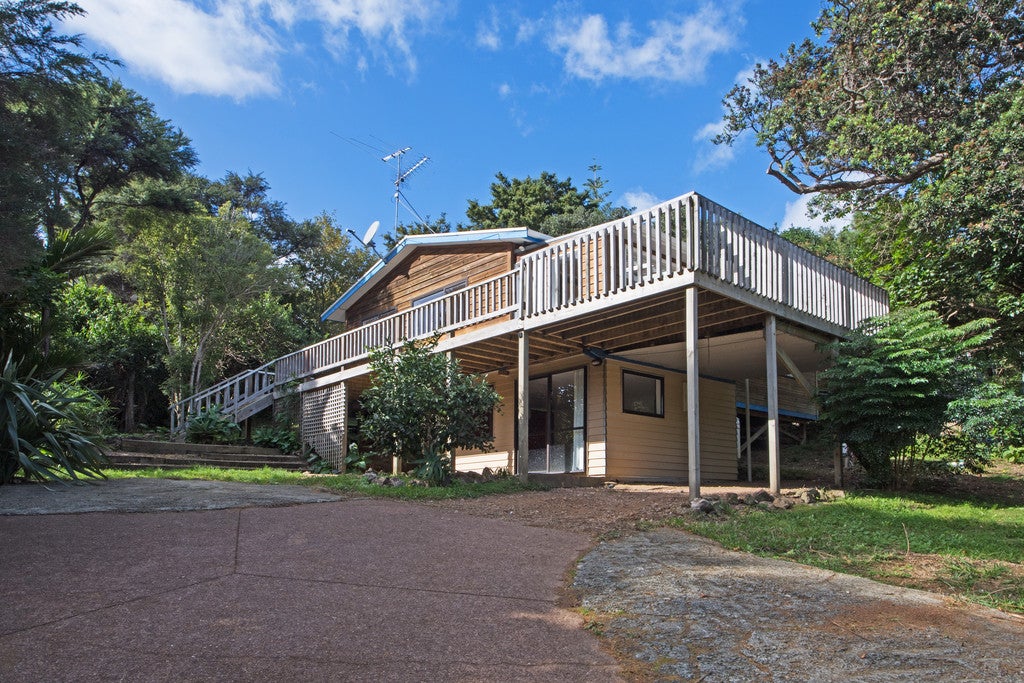 111 Wilma Road, Ostend, Waiheke Island - Carousel 1