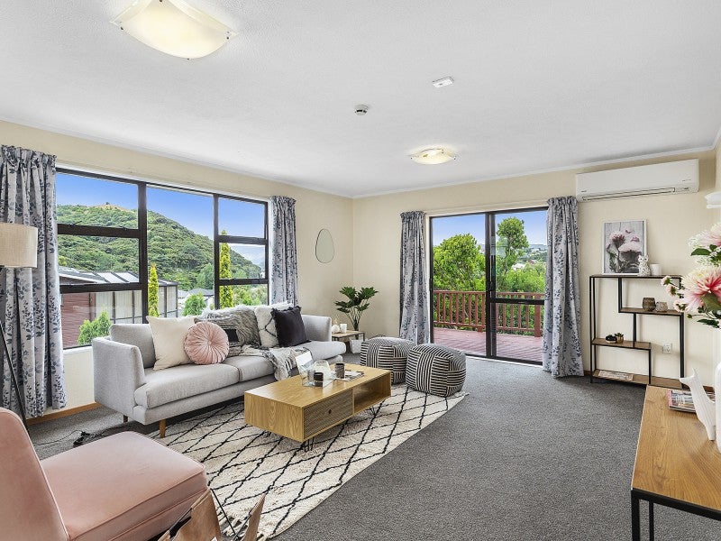 33 Shackle Lane, Whitby, Porirua - Carousel 2