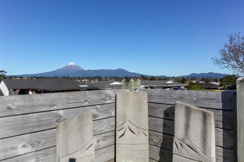 13 Sandel Rise, Merrilands, New Plymouth - Carousel 2