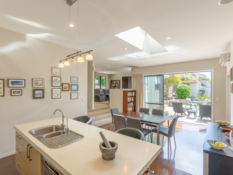 8 Dusky Crescent, Aotea, Porirua - Carousel 1
