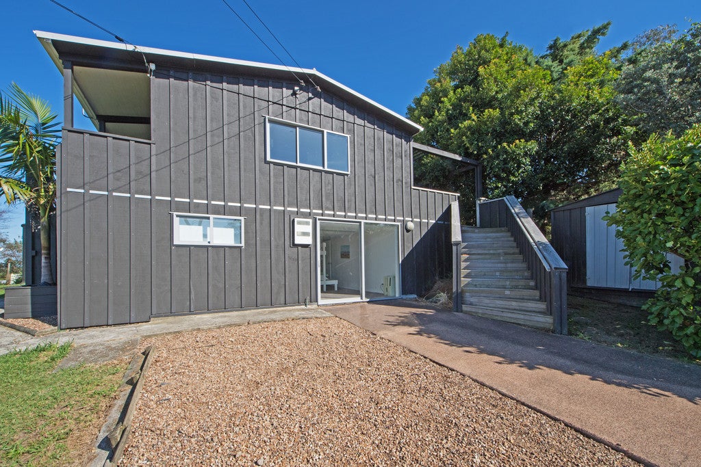 5 Karaka Road, Oneroa, Waiheke Island - Carousel 2