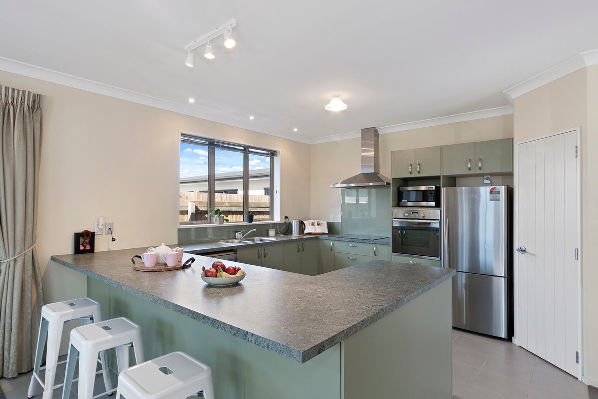 8 Blue Gum Place, New Brighton, Christchurch - Carousel 2