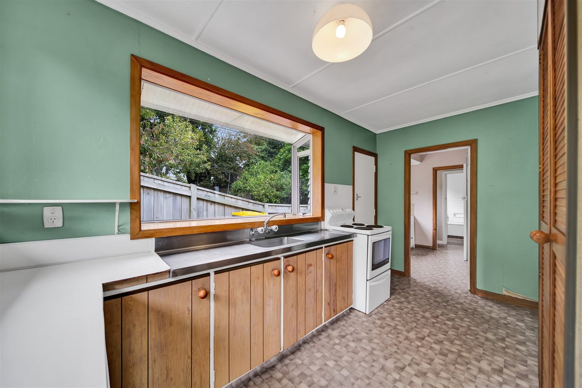 11 Gordon Street, Glen Avon, New Plymouth - Carousel 2