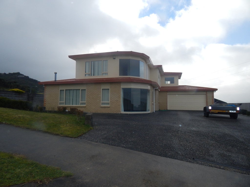 8 Arahiwi Grove, Tirohanga, Lower Hutt - Carousel 1