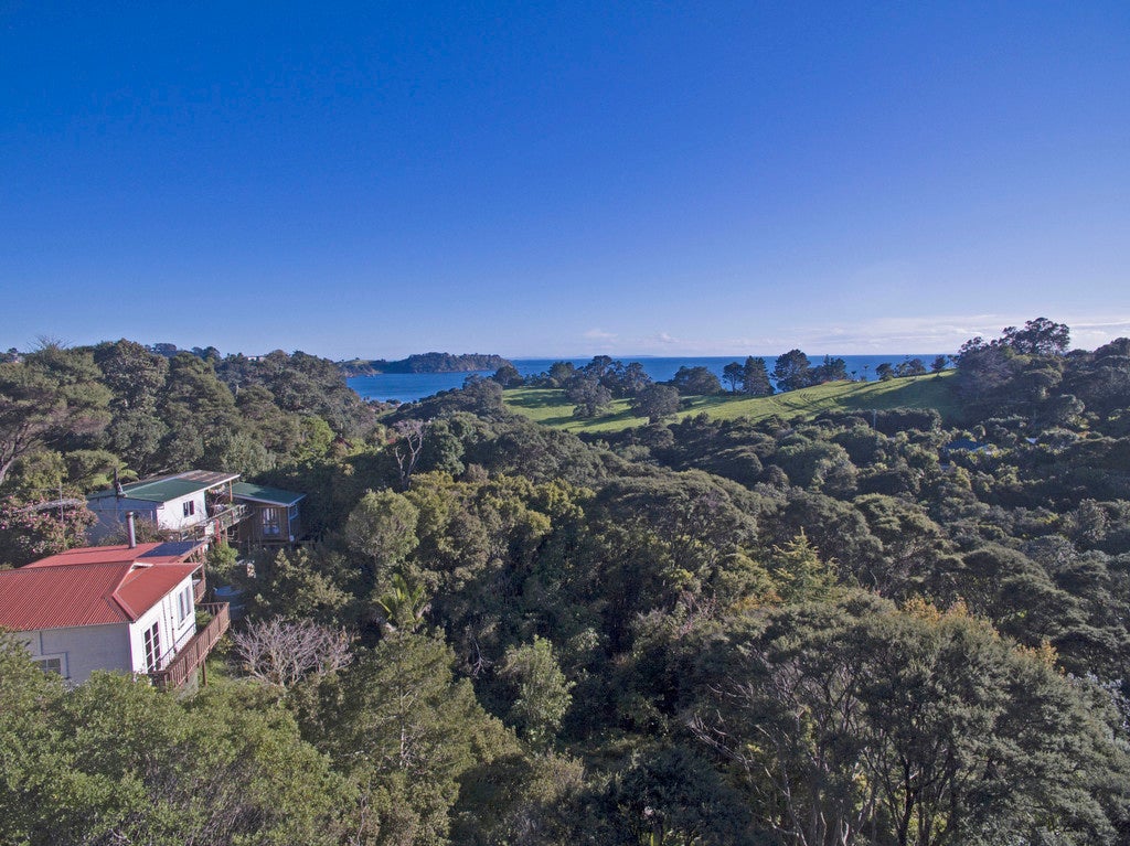20 Scotts Terrace, Onetangi, Waiheke Island - Carousel 1