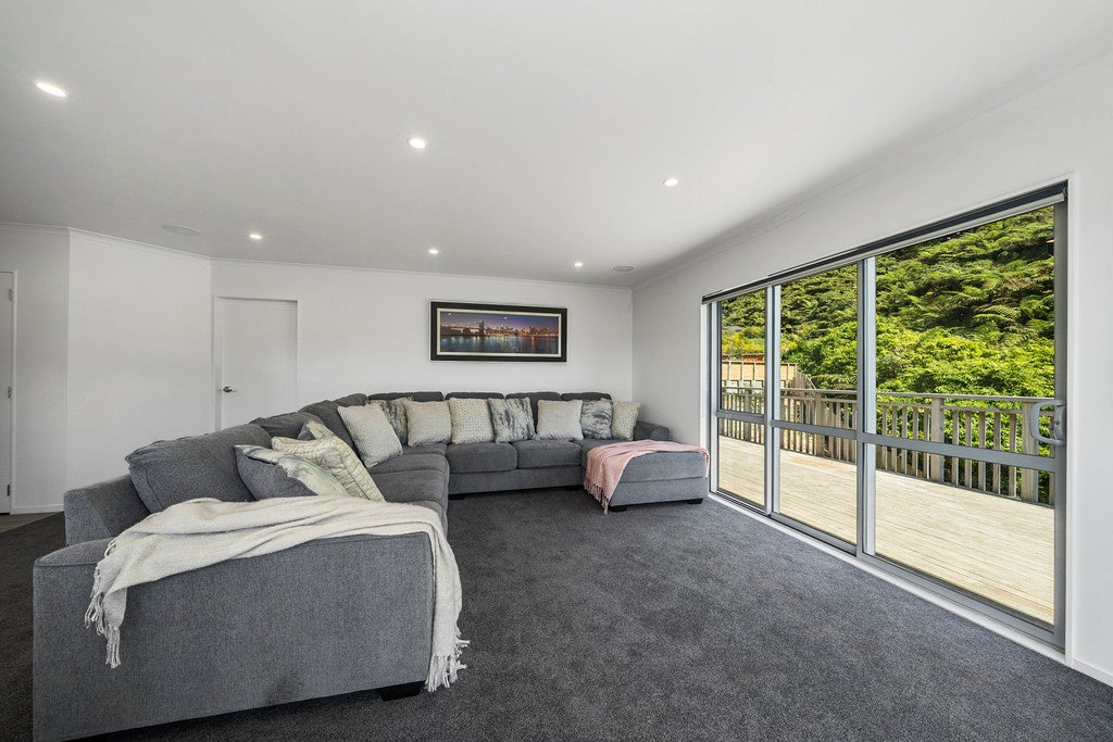 19 Tara Place, Belmont, Lower Hutt - Carousel 2