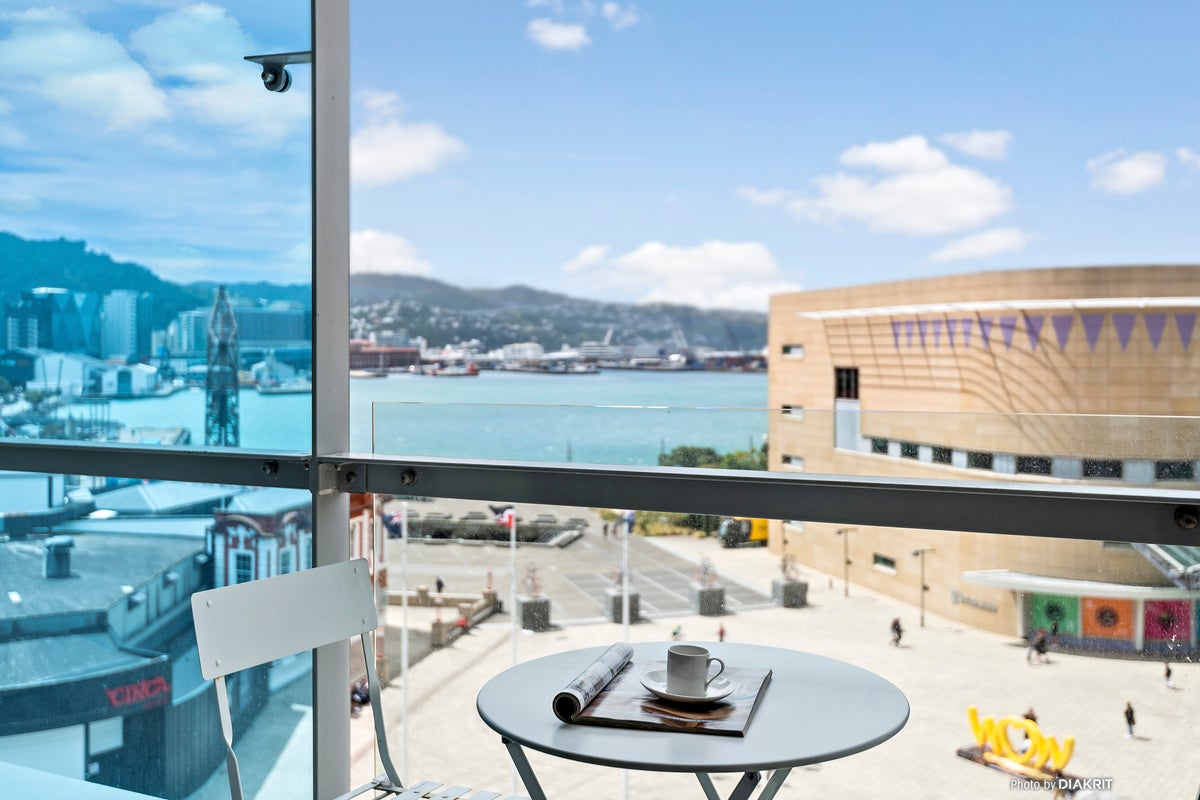 6C/42 Cable Street, Te Aro, Wellington - Carousel 1