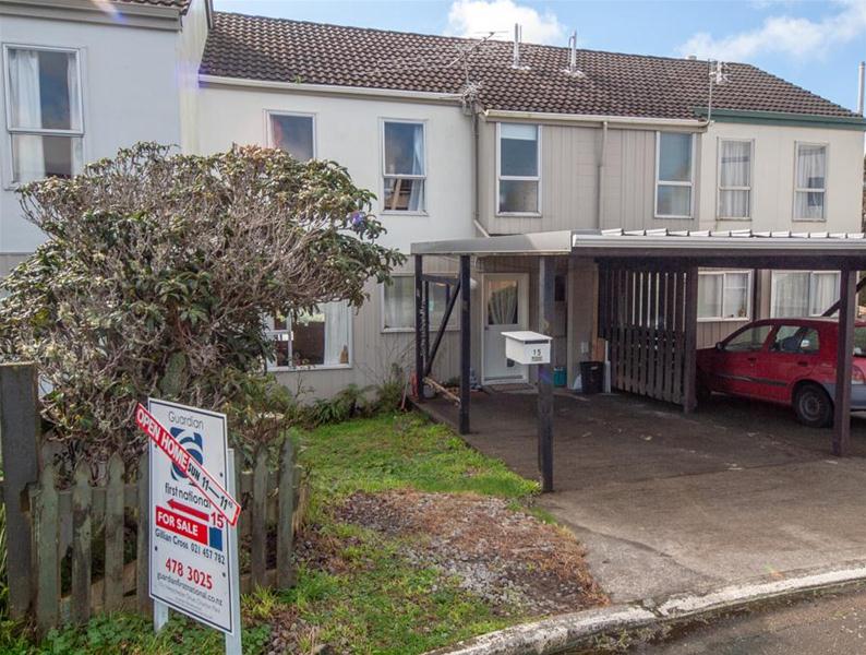 15 Hollydale Grove, Churton Park, Wellington - Carousel 1