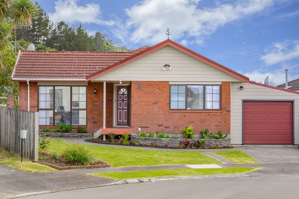 5A Opurere Grove, Tirohanga, Lower Hutt - Carousel 1