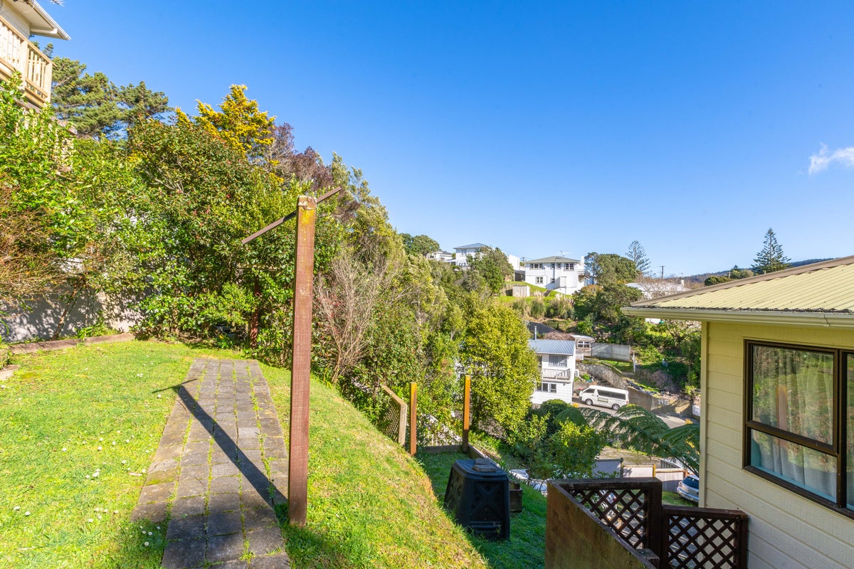 19F Mahoe Street, Tawa, Wellington - Carousel 14