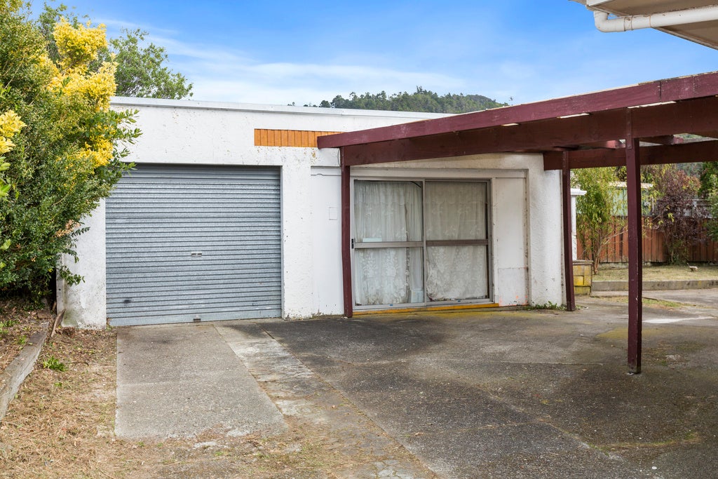8 Dalton Grove, Stokes Valley, Lower Hutt - Carousel 17