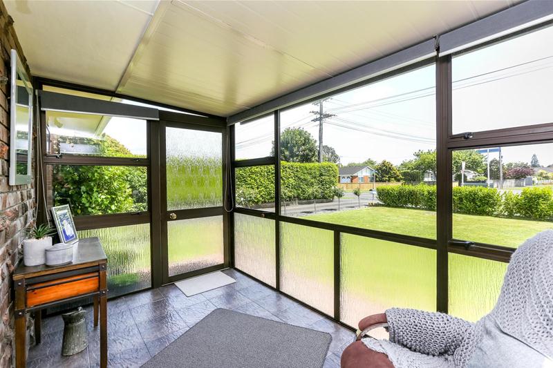 4 Woodleigh Street, Frankleigh Park, New Plymouth - Carousel 2
