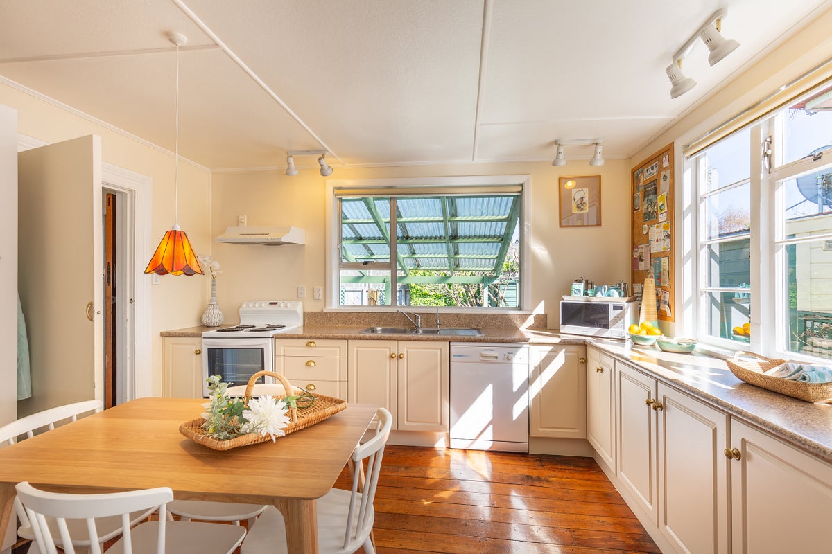 2 Tasman Street, The Wood, Nelson - Carousel 1