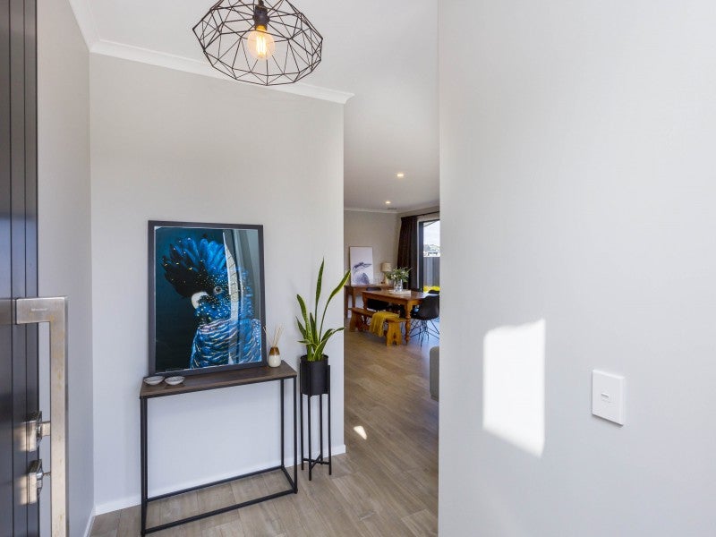 13 Vernon Grove, Brown Owl, Upper Hutt - Carousel 2