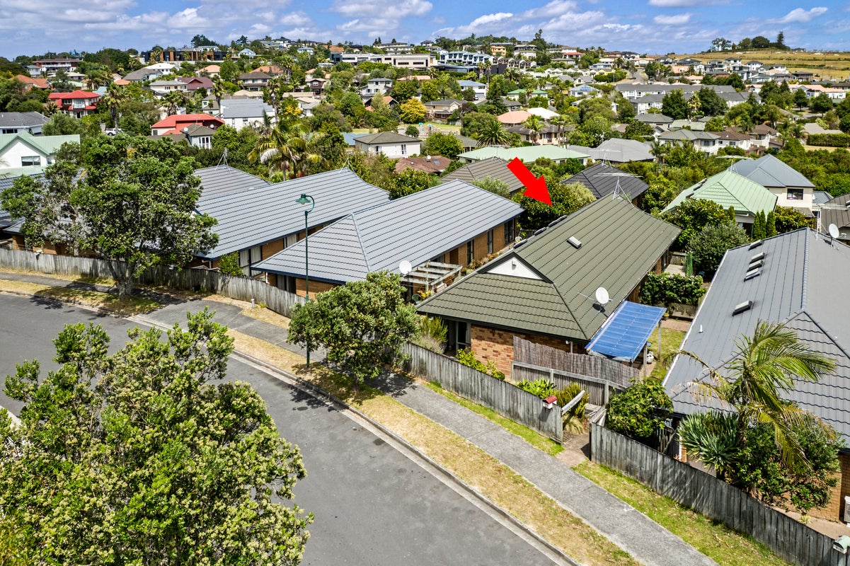 3/12 Northcross Drive, Oteha, Auckland - Carousel 2