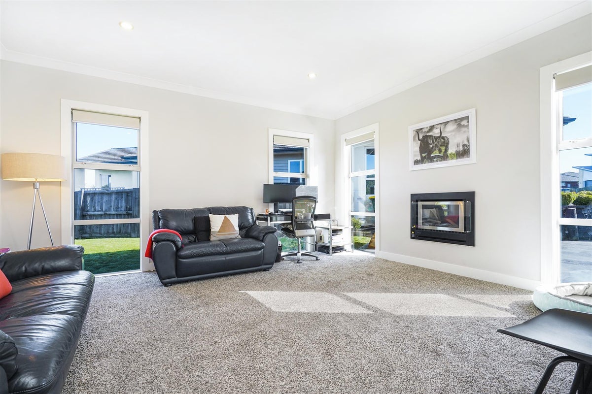 9 Trent Lane, Flagstaff, Hamilton - Carousel 2
