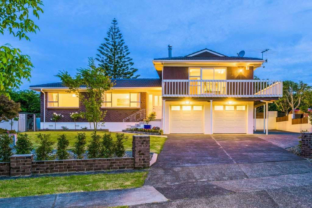 14 Claresholm Place, Mangere Bridge, Auckland - Carousel 1