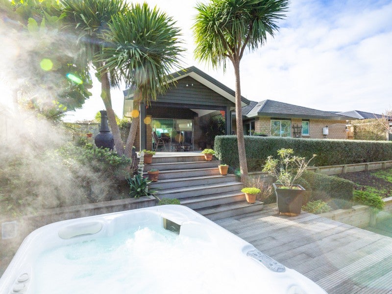 20 Fairway Oaks Drive, Waikanae Beach, Waikanae - Carousel 1
