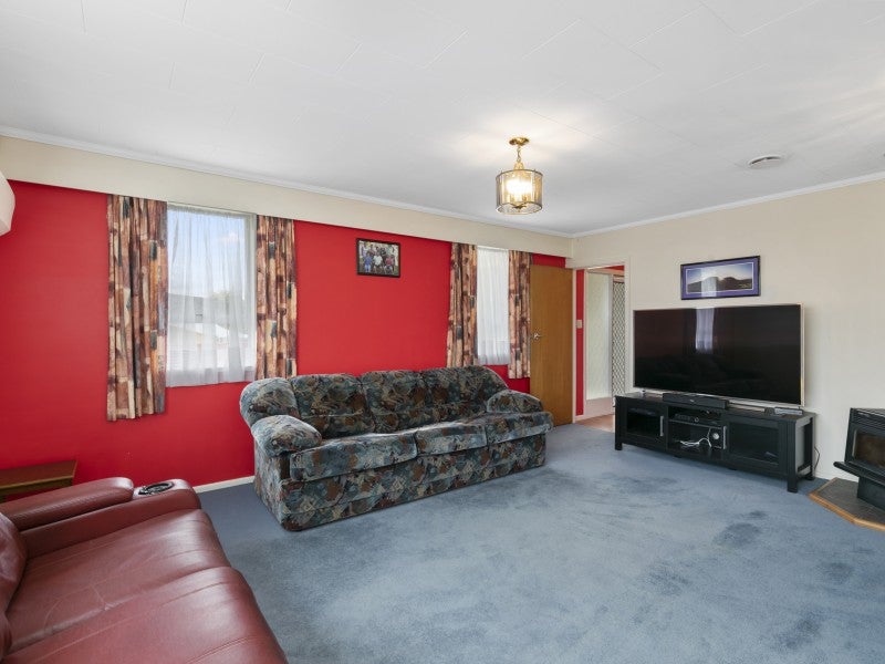 23 Denver Grove, Totara Park, Upper Hutt - Carousel 2