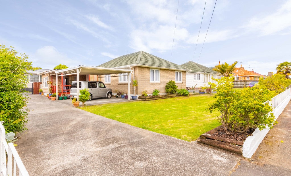 8 Margate Road, Blockhouse Bay, Auckland - Carousel 1