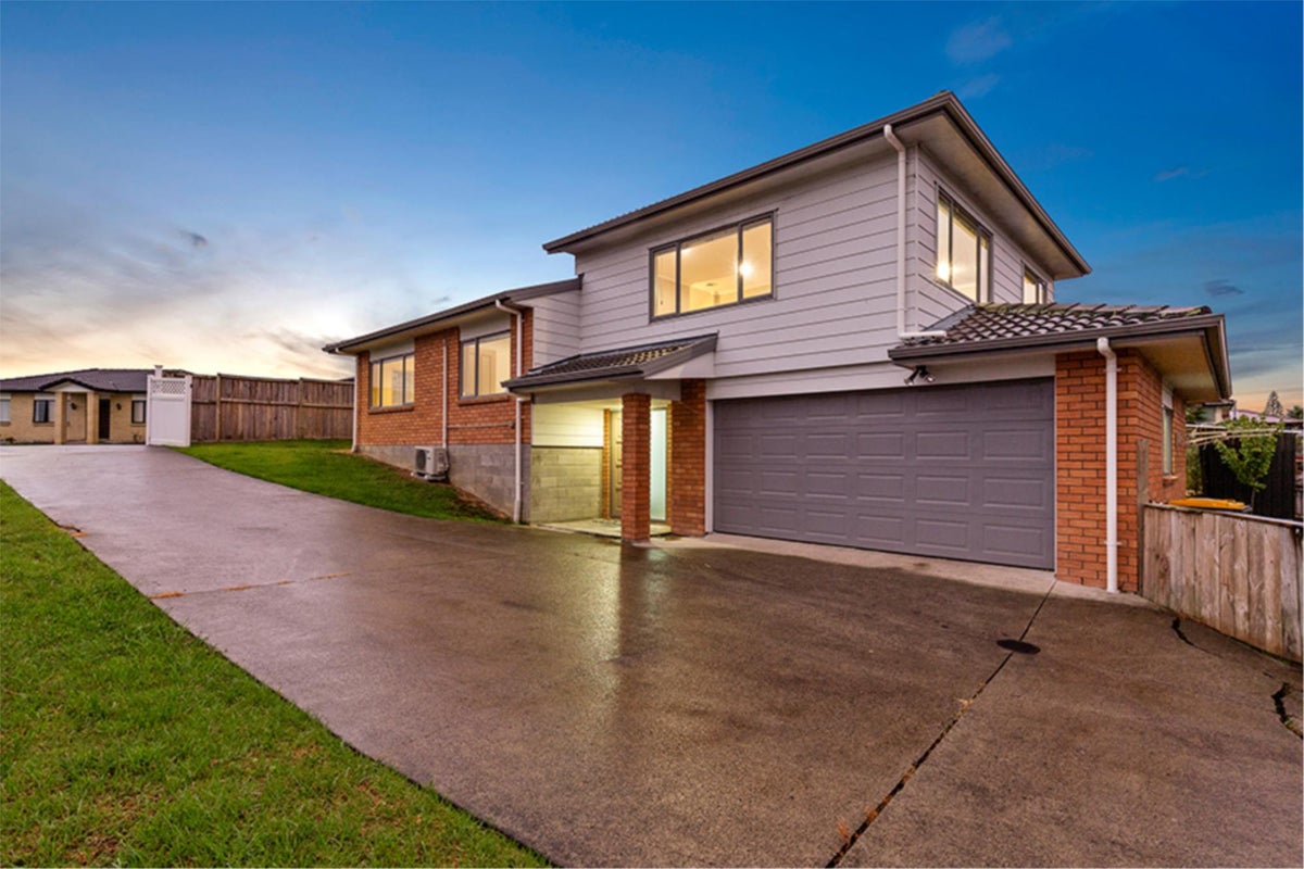 12 Gordon Stanley Drive, Massey, Auckland - Carousel 1