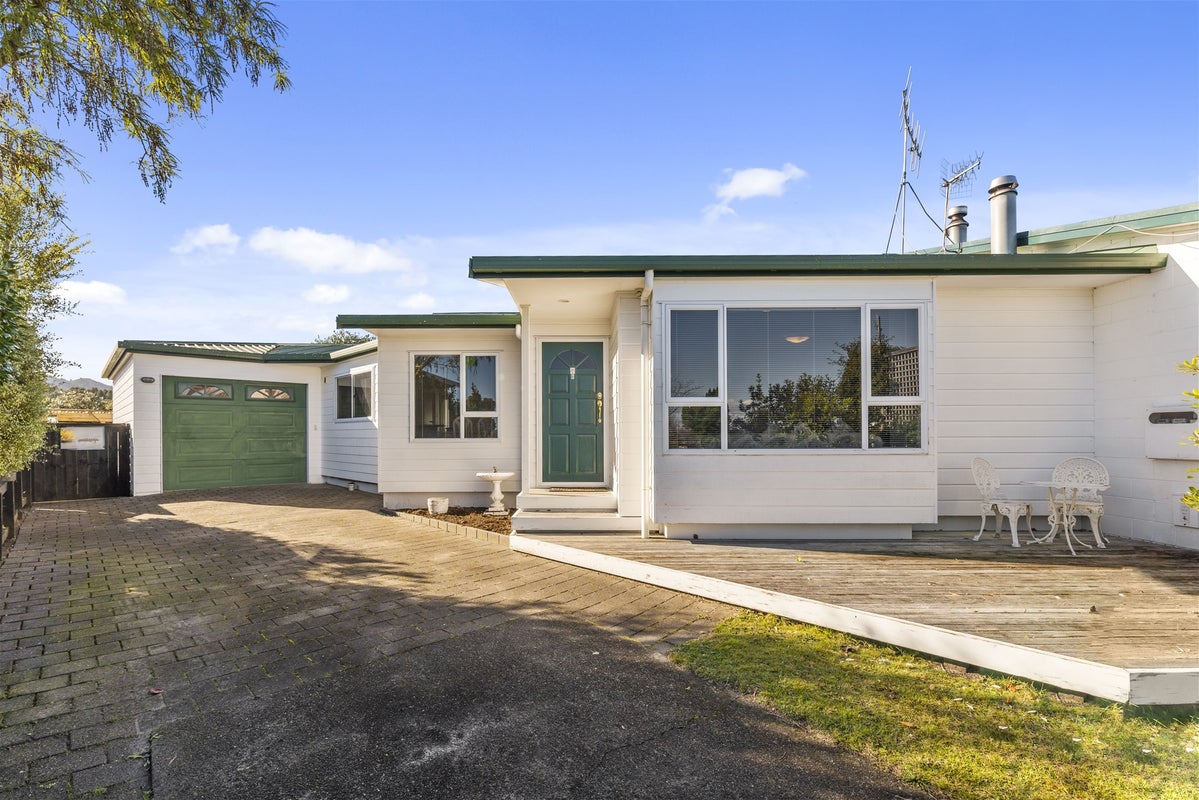 5 Hampstead Place, Richmond Heights, Taupo - Carousel 1